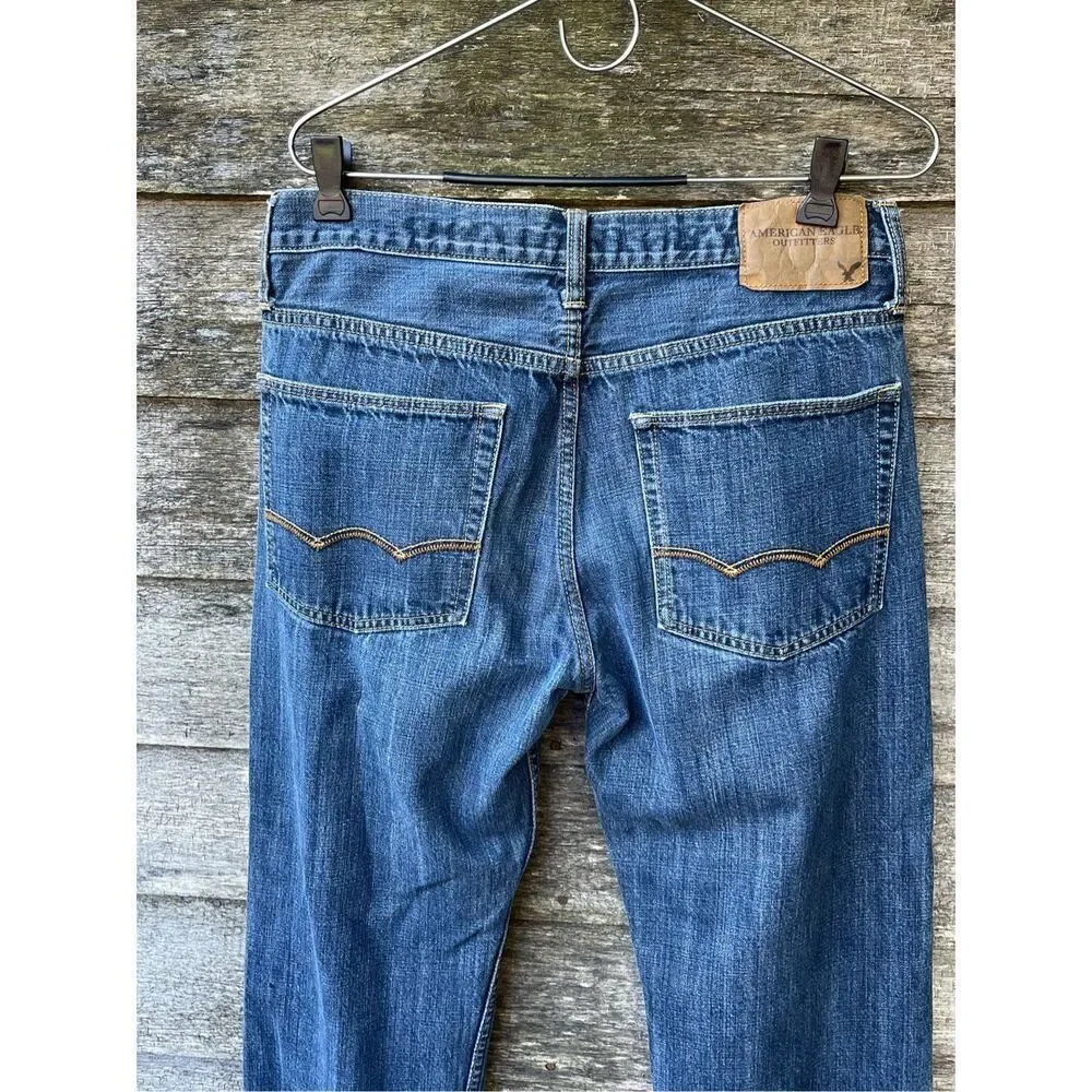 American Eagle men’s size 30/32 relaxed fit straight leg jeans.